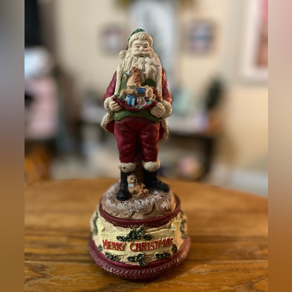 Windsor Collection Old World Santa Claus Music Box - We Wish You A Merry Xmas